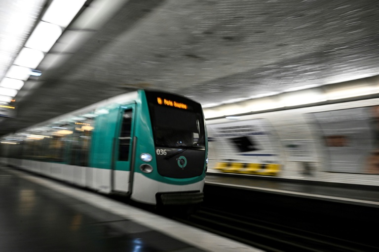 Police arrest suspect after man stabs 3 women in Paris metro